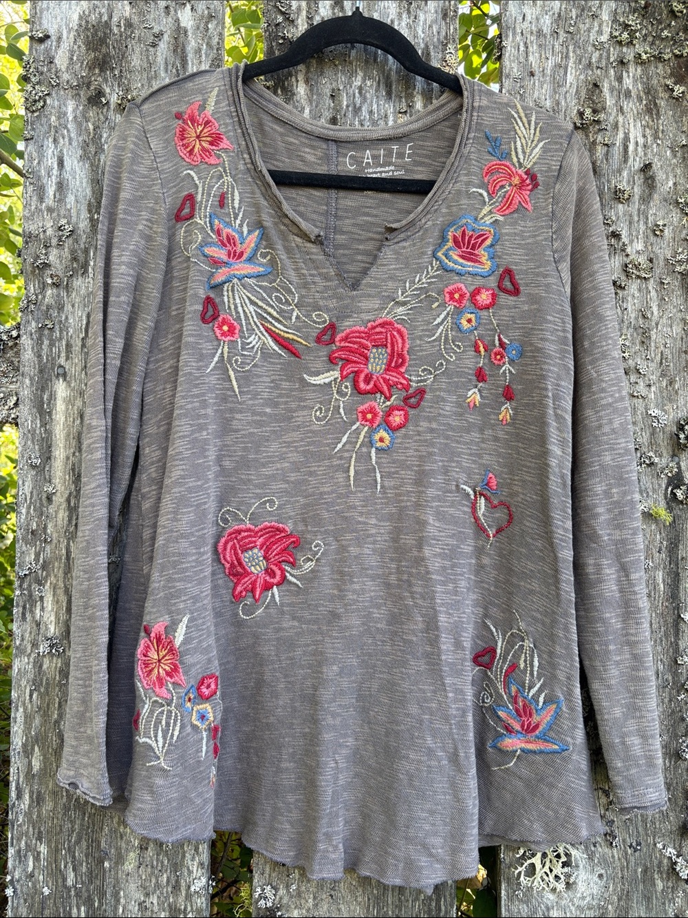 CAITE Women's Gray Embroidered Long-Sleeve V-Neck Top